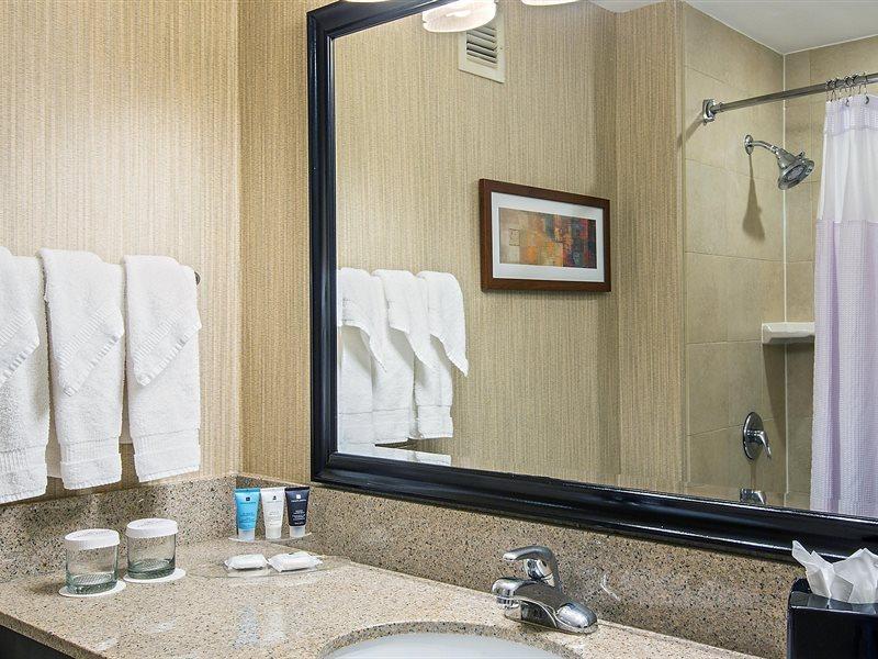 Crowne Plaza Newark Airport By Ihg Elizabeth