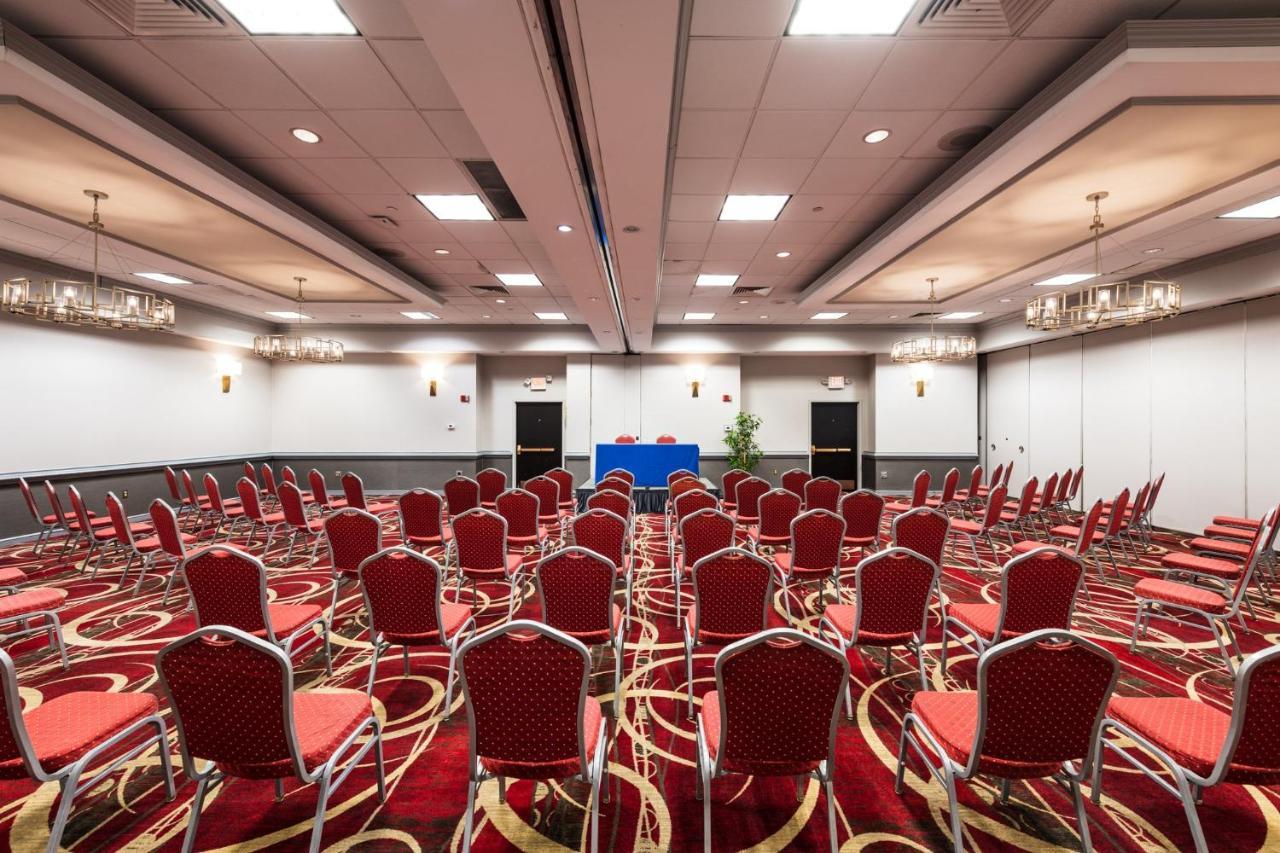 Crowne Plaza Newark Airport By Ihg Hotel 4*