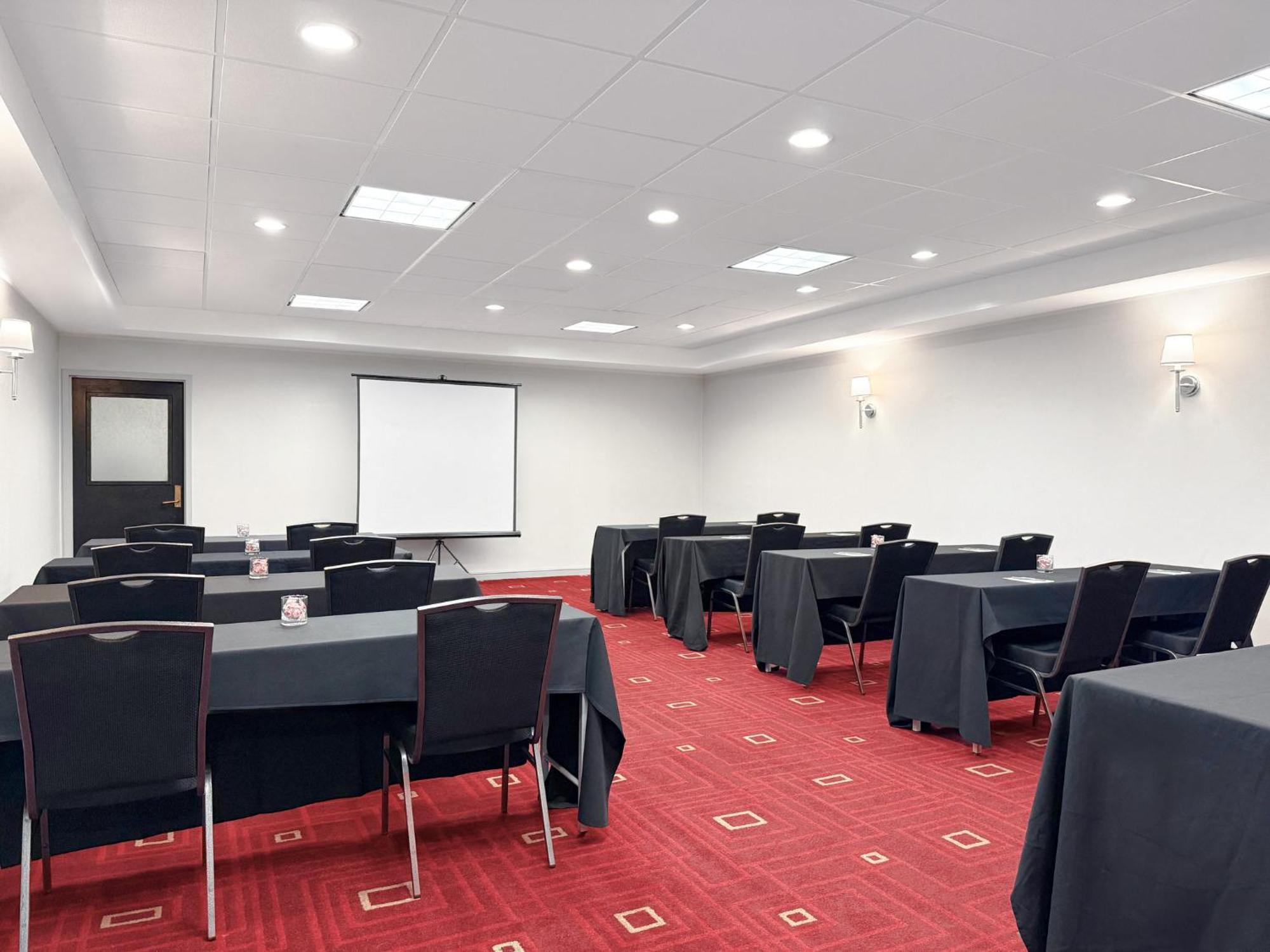 Crowne Plaza Newark Airport By Ihg Hotel 4*
