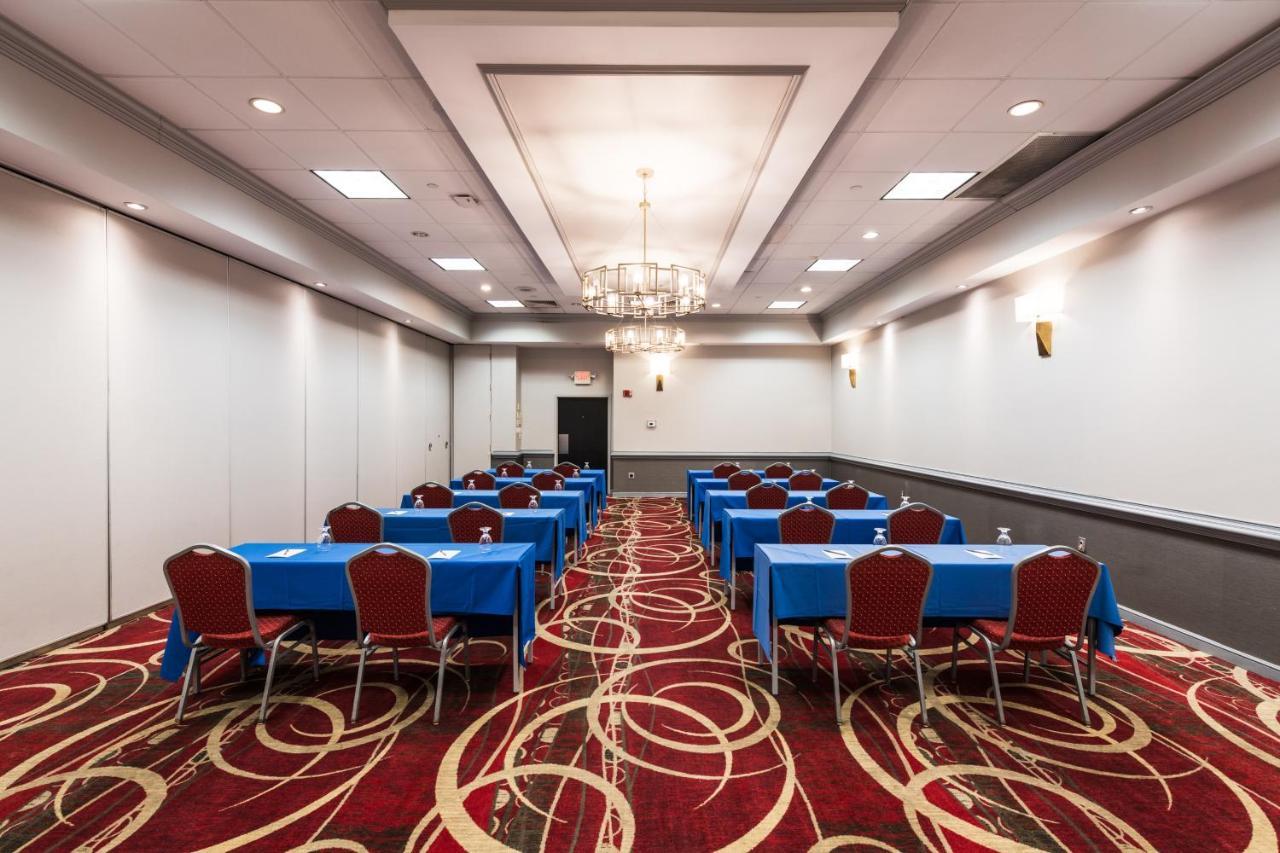 Hotel Crowne Plaza Newark Airport By Ihg 4*